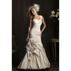 Jolie robe de mariée en taffetas style sirène avec corsage plissé