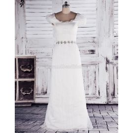 Robe de mariée fourreau taille régulière manches courtes avec bordure