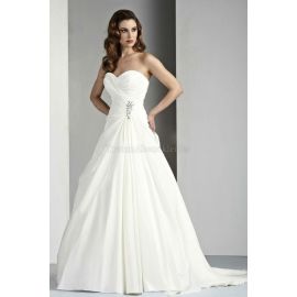 robe de mariée moderne glamour sans manches taille naturelle