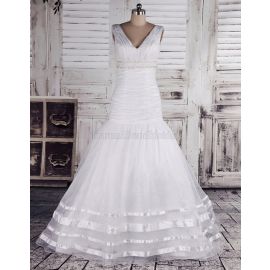 robe de mariée sans manches à traine chapelle avec bordure en tulle
