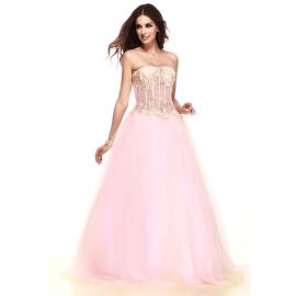 Élégante robe de soirée rose à décolleté en cœur