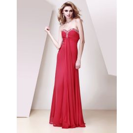 Élégante robe de soirée en mousseline rouge avec décolleté en cœur