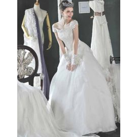 Robes de mariée A-line brodées glamour avec mancherons