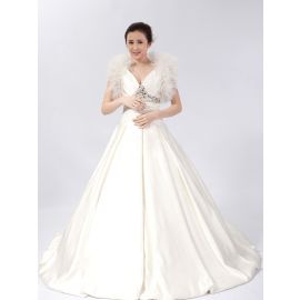 Robes de mariée glamour A-ligne en satin avec décolleté en V