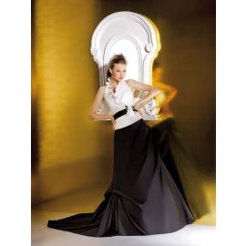Élégante robe de mariée A-line noire et blanche avec dos nu