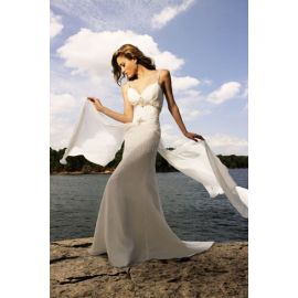 Robe de mariée romantique taille empire avec dos ouvert en mousseline