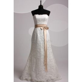 Robe de mariée éternelle A-ligne avec ceinture et manches