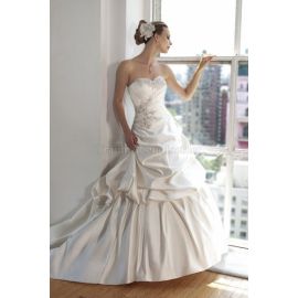Robe de mariée glamour perlée classique avec applique