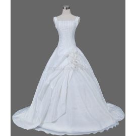 Robe de mariée romantique en taffetas à larges bretelles et fendue sur le devant
