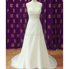 Robe de mariée trapèze en mousseline de soie sans manches avec train chapelle