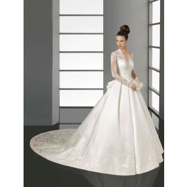 Robe de mariée princesse glamour en satin avec manches