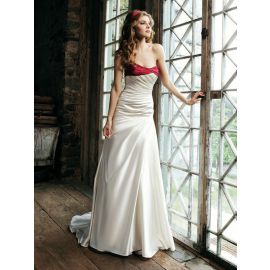 Petite robe de mariée blanc rouge avec traine