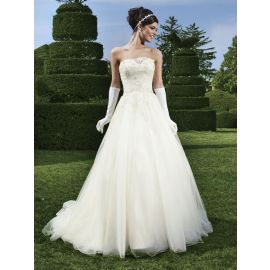Petite robe de mariée en tulle blanc A-line avec décolleté en cœur
