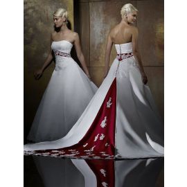 Robes de mariée classiques sans bretelles en satin Mariage à l'église
